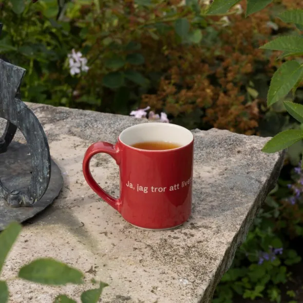 Astrid Lindgren Mugg Ja, jag tror att livets innersta… Röd
