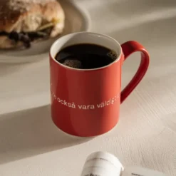 Astrid Lindgren Mugg Röd Den som är stark