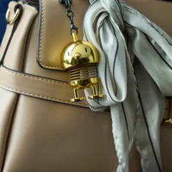 bag charm 5,9 cm guld
