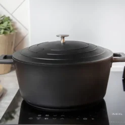 Cast Aluminium gryta 5 L med självösande lock svart