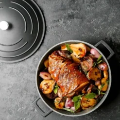 Cast Aluminium gryta 5 L med självösande lock svart