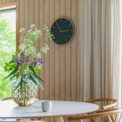 Conifer Oak väggklocka 38 cm mörkgrön med guldvisare