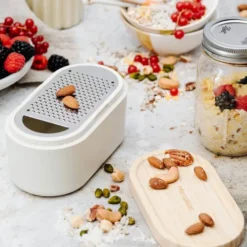 Container Grater rivjärn med behållare cashmere/bambu