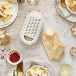 Container Grater rivjärn med behållare cashmere/bambu