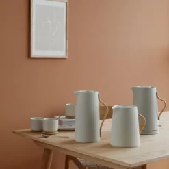 Danish Modern Emma Termoskanna Te 1 L Soft Sand