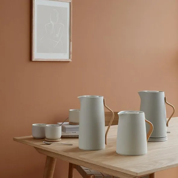 Danish Modern Emma Termoskanna Te 1 L Soft Sand