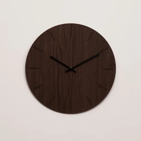 Dark Oak väggklocka 38 cm mörk ek med svart visare