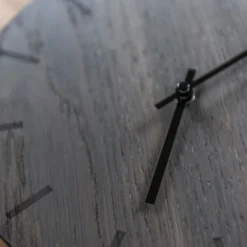 Dark Oak väggklocka 38 cm mörk ek med svart visare