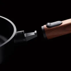 Eco Logic QXR traktörpanna 24 cm med avtagbart trähandtag svart