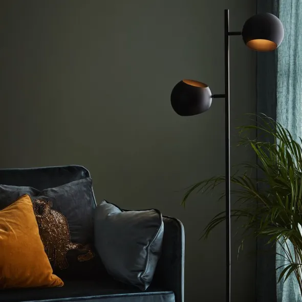 Edgar golvlampa 145 cm svart