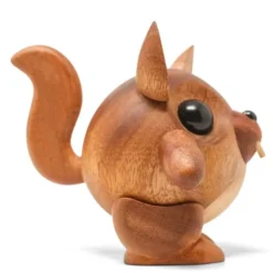 Egon ekorre träfigur 10 cm mahogny/gummiträ
