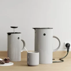 EM77 vattenkokare 1,5 L ljus grå