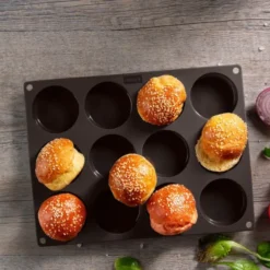 Flexiform BurgerBun bakform för 12 styck hamburgerbröd à 6 cm