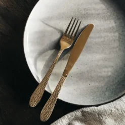 Frost Aura bestickset 16 delar guld