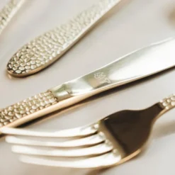 Frost Aura bestickset 16 delar guld