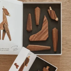 Giraff träfigur 23 cm valnöt/ask