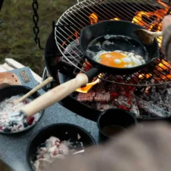 Gjutjärnspanna 18 cm för öppen eld