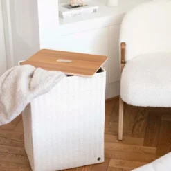Grand superb tvättkorg med lock 44x31x60 cm champagne
