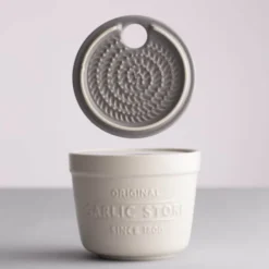 Innovative Kitchen vitlöksgömma med rivlock creme