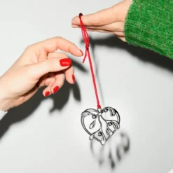 Karen Blixen ornament 6 cm Under the Mistletoe silver