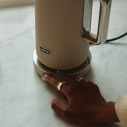 Kettle vattenkokare 1,2 L sand