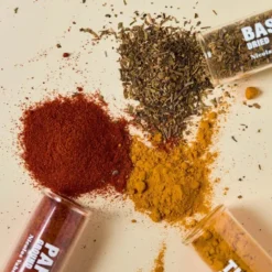 Kryddset 11 g basilika, stark paprika, gurkmeja