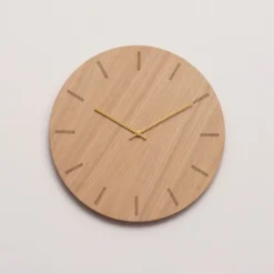 Light Oak väggklocka 28 cm ljus ek med guldvisare