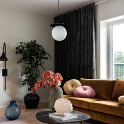 Lush Globe Taklampa 27 cm Svart/vit