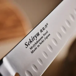 Master santokukniv med luftfickor 18 cm svart