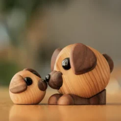 Molly hund träfigur 5 cm ask/valnöt