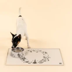 Moomin for Pets silikonmatta 60x40 cm mumin 80 år benvit/svart