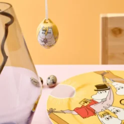 Mumin serveringsfat 30 cm Familjemys gul 80 år