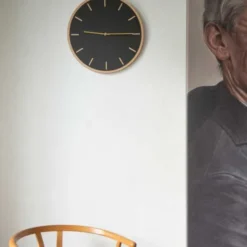 Nero väggklocka 28 cm svart med kopparvisare