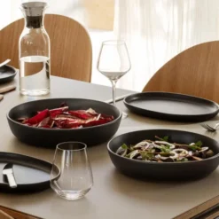 Nordic kitchen Salladsskål låg 25 cm Svart