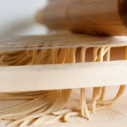 Pastamaskin chitarra med kavel trä