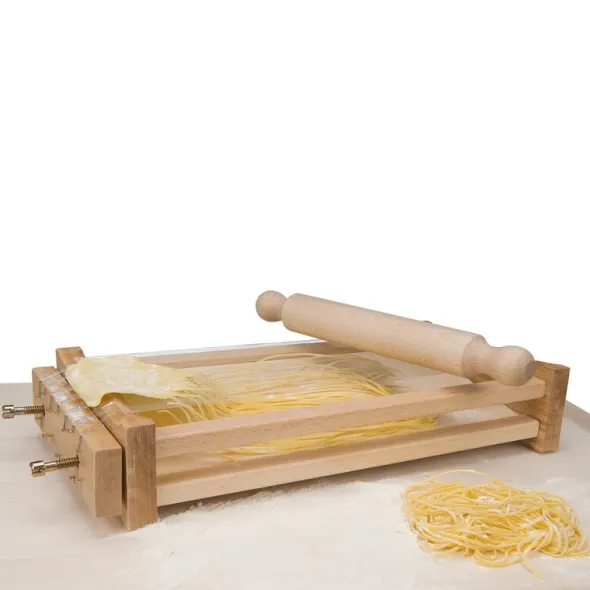 Pastamaskin chitarra med kavel trä