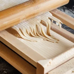 Pastamaskin chitarra med kavel trä