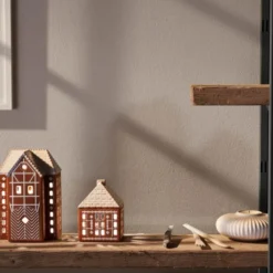 Pepparkakshus ljuslykta Large Brun