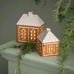 Pepparkakshus Ljuslykta Medium Brun