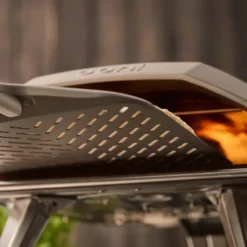 Pizzaspade perforerad 30 cm valnöt