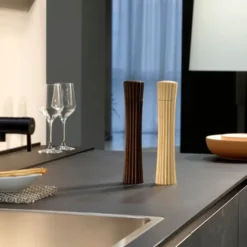 Pleats salt- och pepparkvarn keramiskt 26 cm mörkt askträ