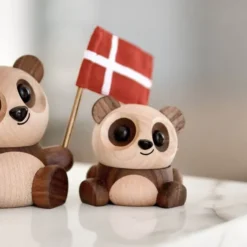 Pom Pom panda träfigur 6 cm valnöt/lönn