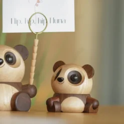 Pom Pom panda träfigur 6 cm valnöt/lönn