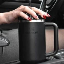 Quencher H2.0 FlowState Tumbler 1,18 L svart