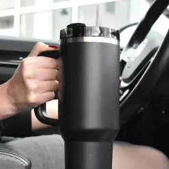 Quencher H2.0 FlowState Tumbler 1,18 L svart