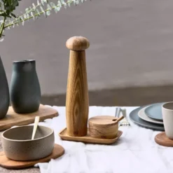 RAW Teak keramisk pepparkvarn + bricka + saltkar