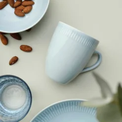Relief mugg 30 cl light blue