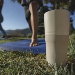 Rise Tumbler 77 cl med fliplock Tofu