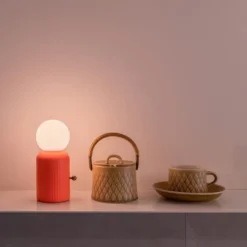 Skittle Lampa med Laddare Coral