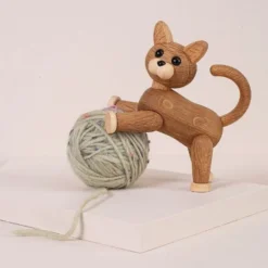 Sneaky Kattunge träddekoration 10 cm ek